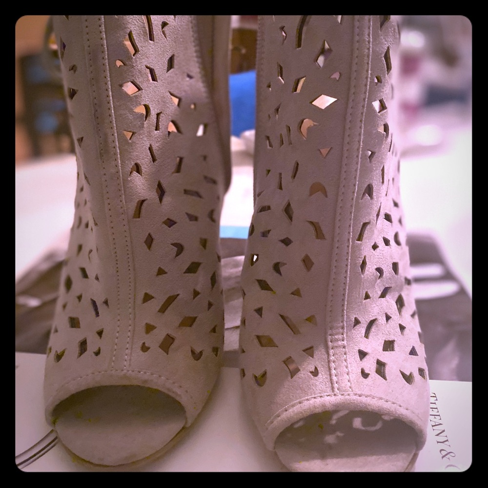 Just Fab Grey heels